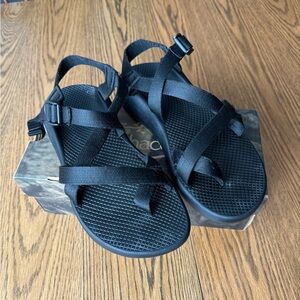 black chacos, women’s 11